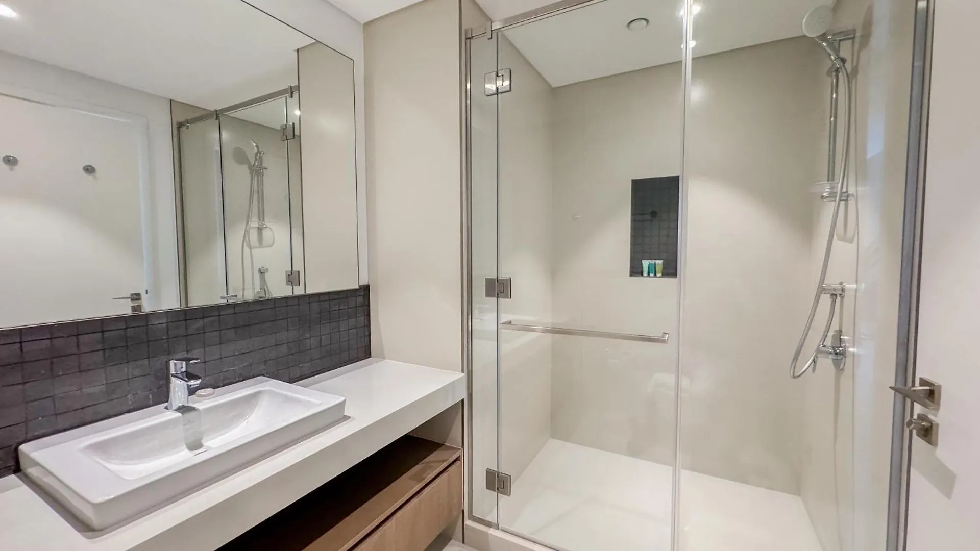 Like Home - 4104 Contemporary 2Bhk With Amazing Views Dubai 0*,